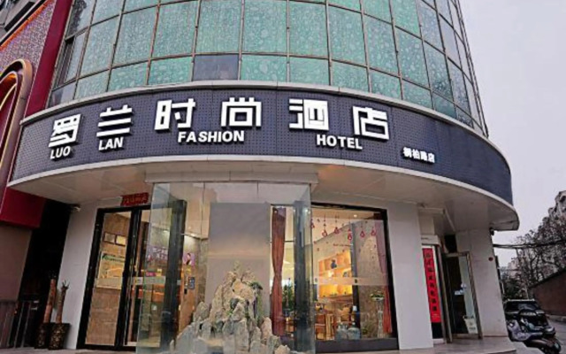 Roland Fashion Hotel (Tonghuai Subway Station T10 Tanshili Shopping Center Store)