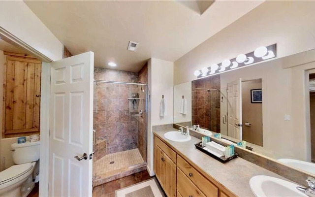 Grey Pearl Q3 by RedAwning