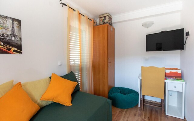 Nice Apartment in Ploce With Wifi and 5 Bedrooms