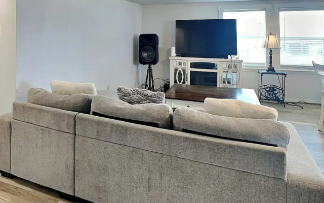 Surfside Beach Bungalow by Ryson Vacation Rentals