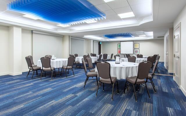 Holiday Inn Express & Suites Mississauga-Toronto Southwest by IHG