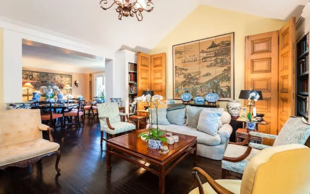 Elegant Home in the Heart of LA 2 Bedrooms 1 Bathroom Duplex