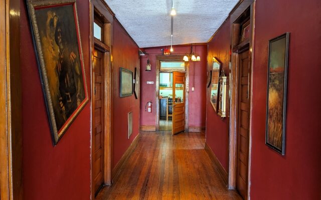 The Oliver House - Adults Only