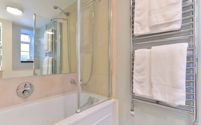 ALTIDO Peaceful 1 bed Flat off Sloane Square With Patio