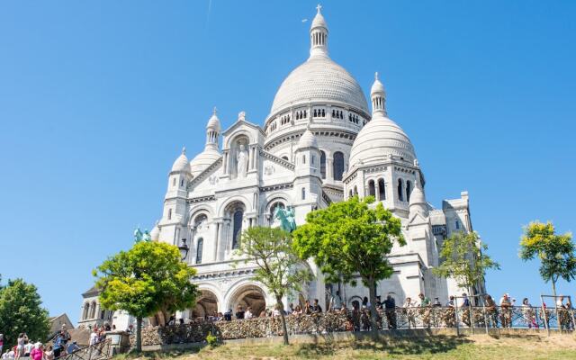 Accommodation with Parking near Paris