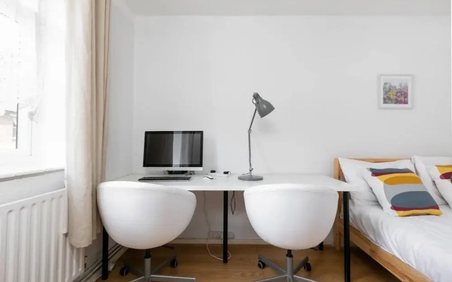 Modern Spacious Home In Well Connected Hammersmith