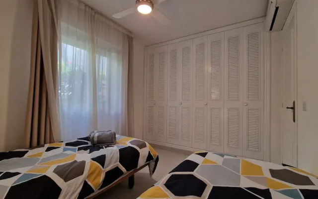 Sunny Seaside Retreat in Calahonda, sea View, Pool