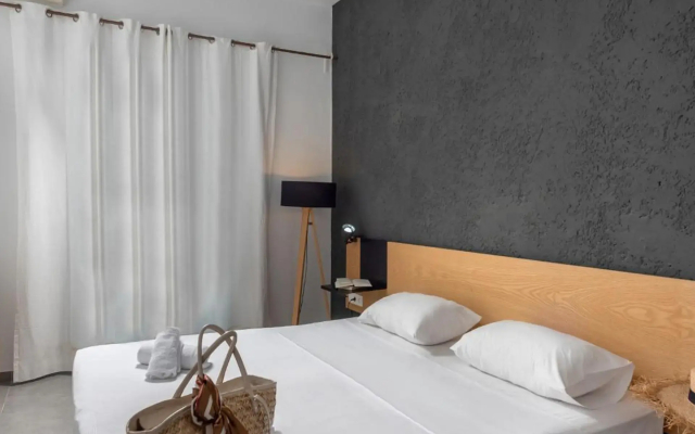 Azure Mare Hotel