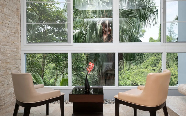 Elegant 2BR Apartment RGN B411 in Laguna