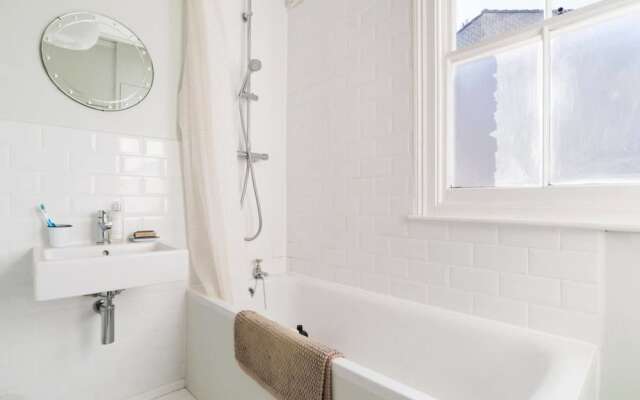 [MC] Stunning 2BR Dalston Period Flat