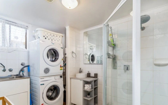 Air Conditioned Unit Stones throw to the Waterfront.