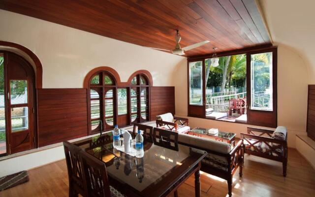 Aqua Castle Houseboat - by Aqua Jumbo Houseboats