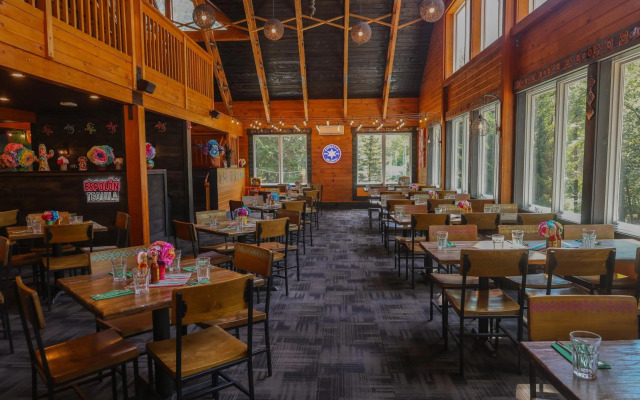 Camelback Lodge & Aquatopia Indoor Waterpark