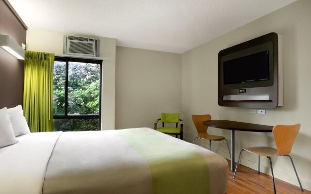 Studio 6 Toronto
