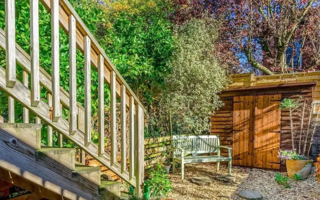 Central Townhouse With Double Terrace and Free Parking