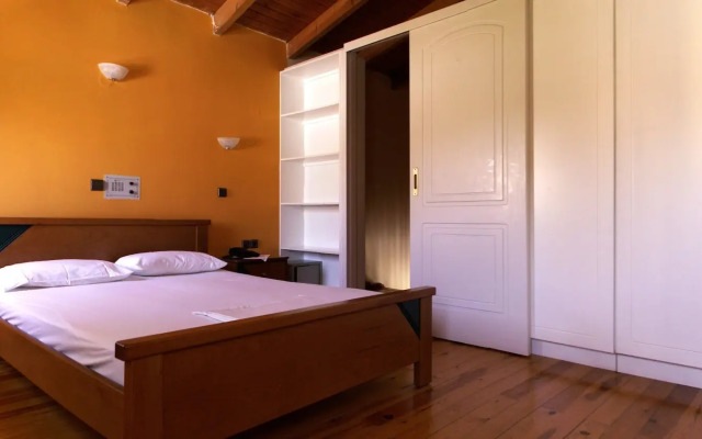 Hotel Athena
