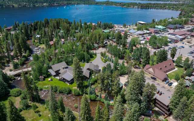 The River House 3 Bedroom Cabin