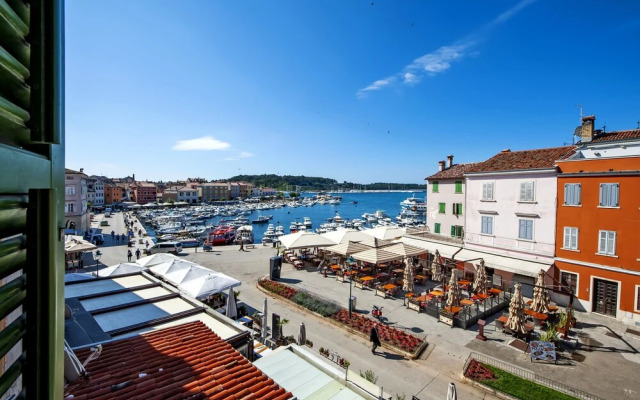 Carera Seaview Apartments