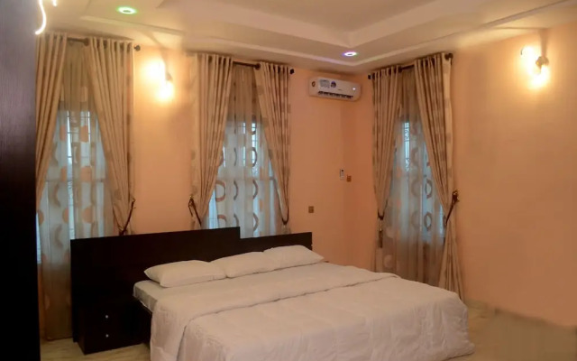 Mexiloyd Luxury Rooms & Suites