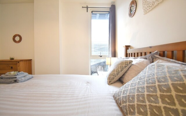 MK Hub Apartment with Oak Furniture