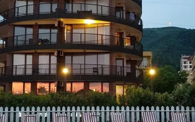Mgzavrebi Gonio Aparthotel