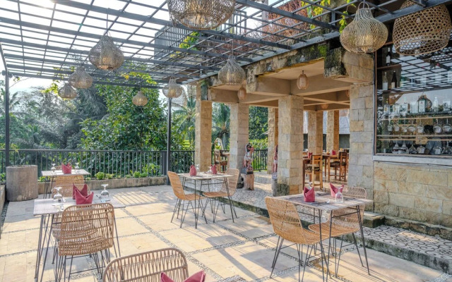 Hoshi Jungle Resort