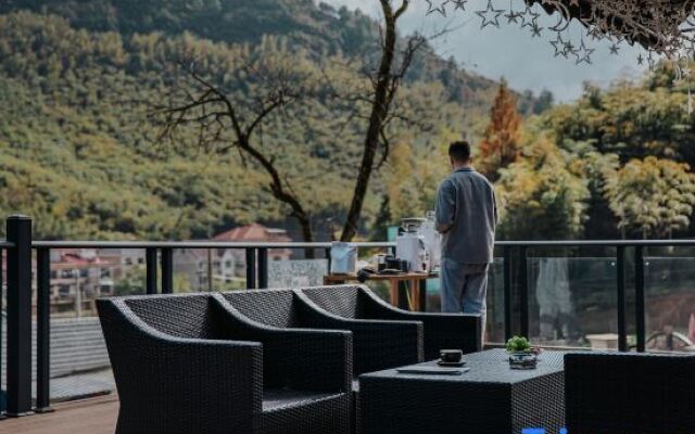 Yunshang Grassland Fengsheng three time hot spring holiday villa