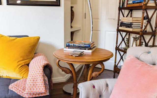 Mayfair 3-bed 5-guest Berkeley Square 1729 House