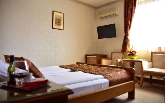 Garni Hotel Lav