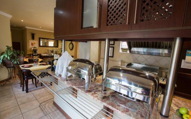 Le Cozmo Guest House