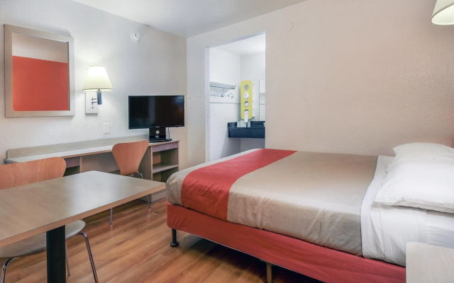 Motel 6 Chino, CA - Los Angeles Ontario - Image 5