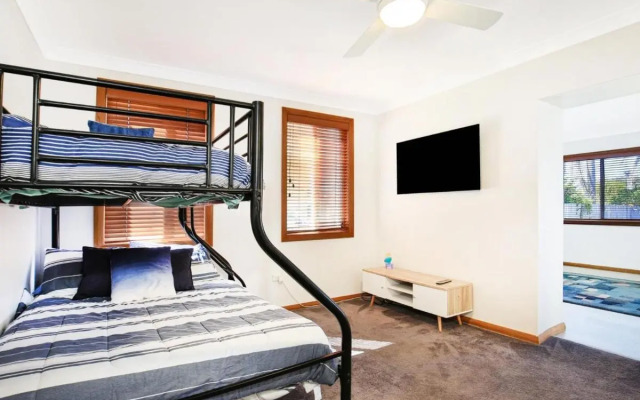 Shores - Pet-Friendly - 1 Min Walk to Beach