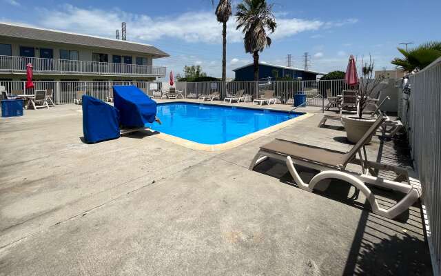 Studio 6 Galveston, TX