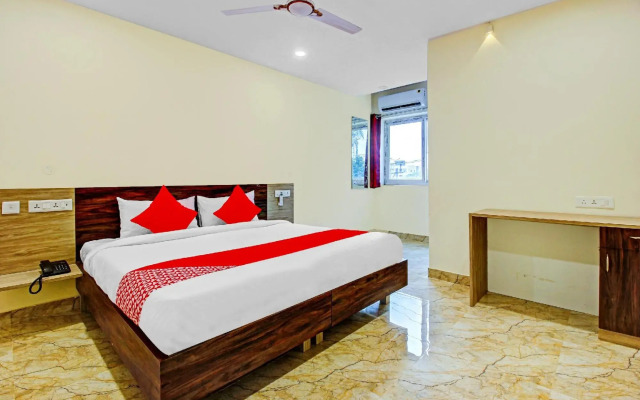 AB7 Residency by OYO Rooms