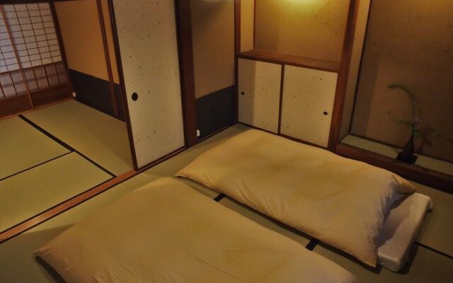 Kyoto Machiya Cottage karigane