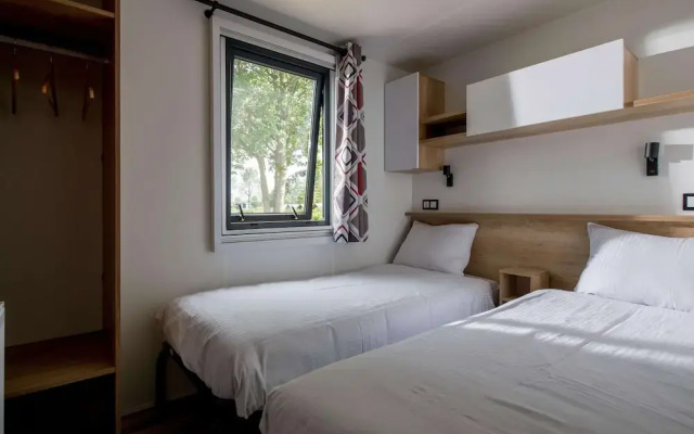 Beautiful Chalet With two Bathrooms, Near a Lake