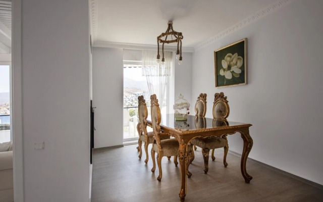 Seaside House With Mesmerizing View in Turkbuku
