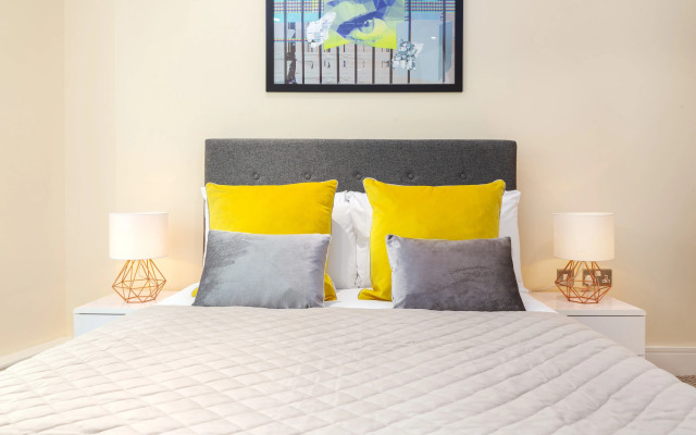 One Bed Lanterns Court Apartment in Canary Wharf