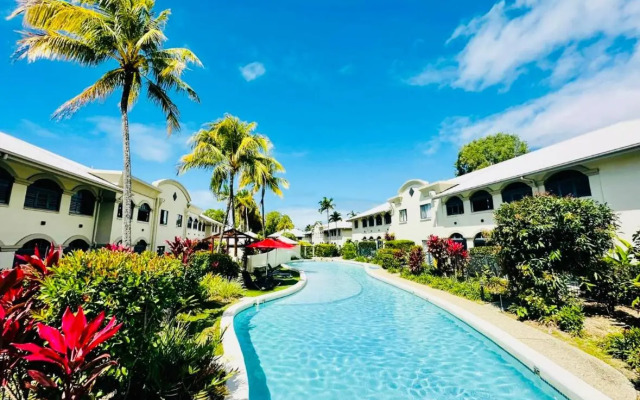 Palm Cove Pool Access Apartment