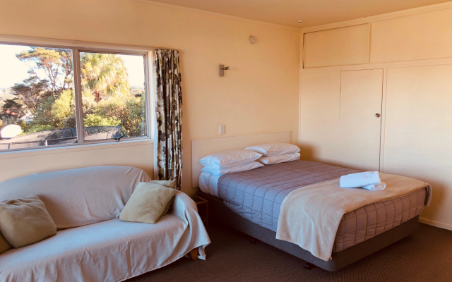Waiheke Island Motel – Guest Rooms – Ostend