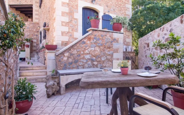 Samonas Traditional Villas Purple Villa Malotira - 85m Maisonette