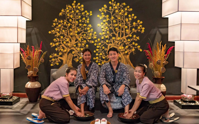 Angkor Miracle Reflection Club