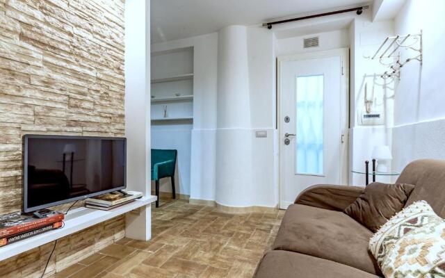 Lovely Apartment Ground Floor Colosseo up 4 Prs !
