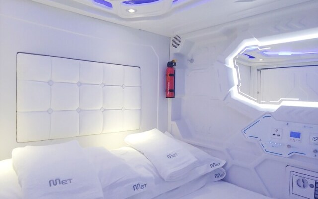 Met A Space Pod @ Asoke