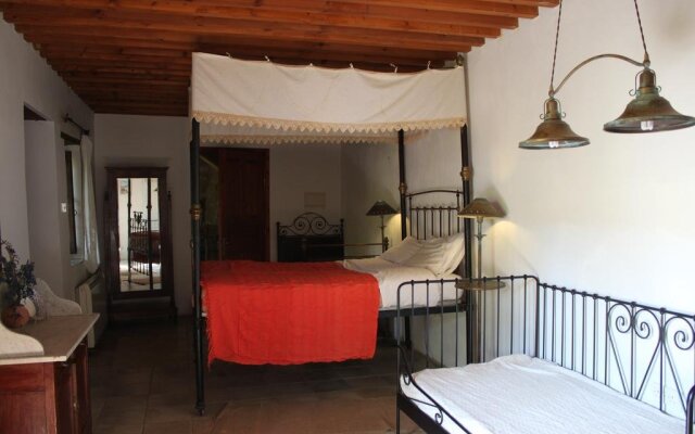 Moustos Traditional House