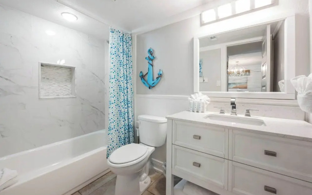 The Condor - Stay for 6