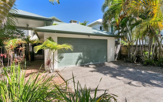 Palm Cove Retreat