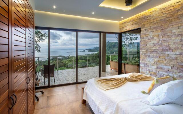 Luxe 4 Bdrm Villa w Epic Oceanview Infinity Pool