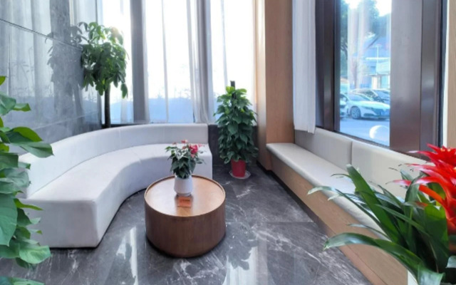 Ramada Encore By Wyndham Wuhan Station