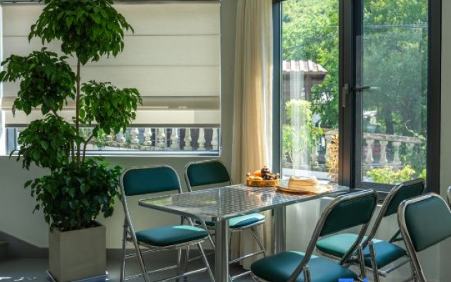 Anji Suishe · Light Luxury Garden Family Vacation (North Zhejiang Canyon Rafting Shop) – Balcony – Huzhou